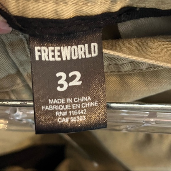 Free world khaki shorts - Picture 3 of 3